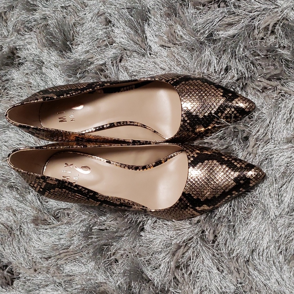 Snake pattern pumps